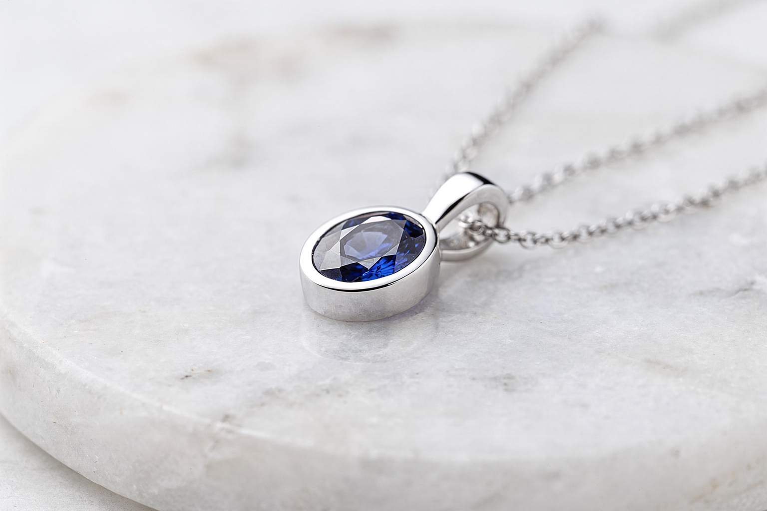 Elegant pendant necklace